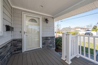 First offering of this custom-built Colonial offering over 3,000 - photo 2
