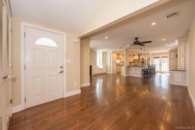 First offering of this custom-built Colonial offering over 3,000 - photo 3