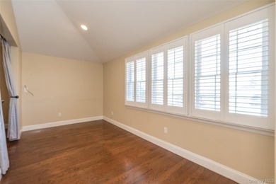 First offering of this custom-built Colonial offering over 3,000 - photo 7