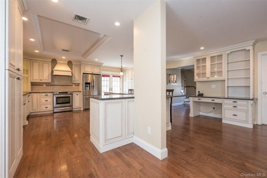 First offering of this custom-built Colonial offering over 3,000 - photo 9