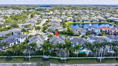 This exceptional, almost-new two-story Toll Brothers estate is - photo 4