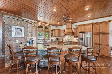 Welcome to Cardinal Perch. This stunning property offers eight - photo 3
