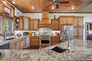 Welcome to Cardinal Perch. This stunning property offers eight - photo 6