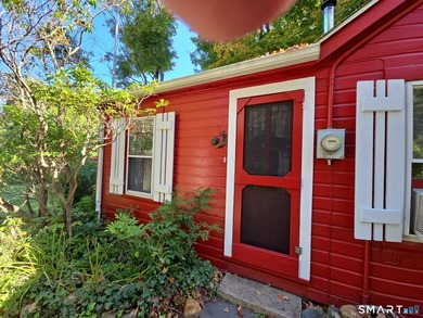Truly an original; this one bedroom lake bungalow is as cute as - photo 1