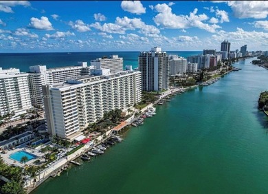 Spacious 1BR/1BA at 5600 Collins with huge private balcony