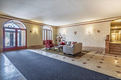 Welcome to Garden City! This beautifully maintained one bedroom