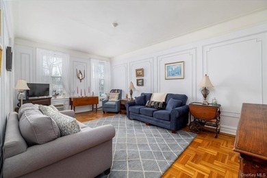 Welcome to Garden City! This beautifully maintained one bedroom