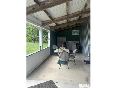 ILLINOIS RIVER VALLEY DUCK CLUBFEATURES COZY, RUSTIC CLUBHOUSE - photo 8