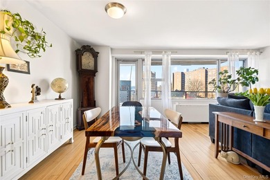 Experience the luxury living at the distinguished ?o-op. Nestled - photo 3