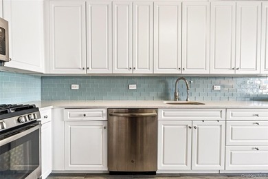 Experience the luxury living at the distinguished ?o-op. Nestled - photo 8