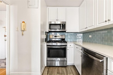Experience the luxury living at the distinguished ?o-op. Nestled - photo 9