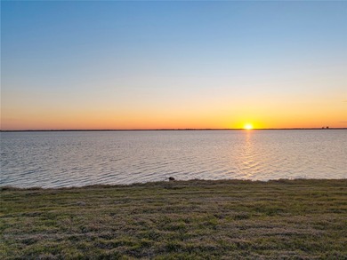 Discover the perfect sunset at 1534 Hubbard Drive in the highly - photo 3