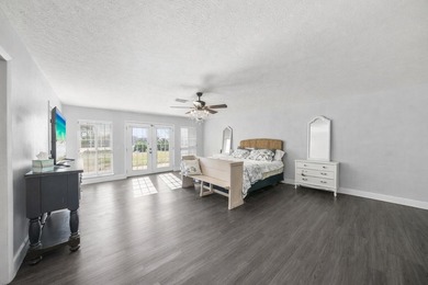 Welcome to this beautifully renovated 4-bedroom, 2-bath - photo 12