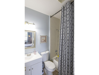 Welcome to this beautifully maintained turn-key three-story - photo 12