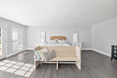 Welcome to this beautifully renovated 4-bedroom, 2-bath - photo 13