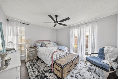 Welcome to this beautifully renovated 4-bedroom, 2-bath - photo 17
