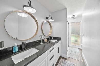 Welcome to this beautifully renovated 4-bedroom, 2-bath - photo 18