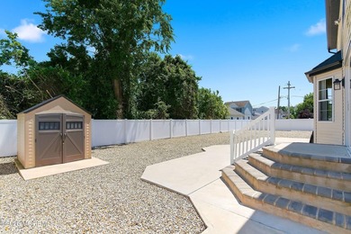Shelter Cove Colonial on double lot w/ new oversized 2 car - photo 30