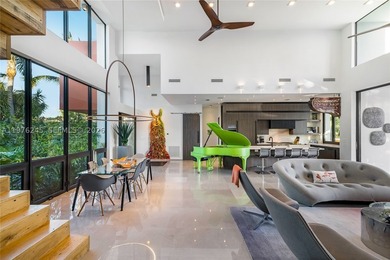 Discover an architectural showpiece where Modernist design meets - photo 18