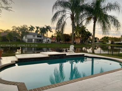 Beautiful home in the prestigious Weston Hills Country Club - photo 18