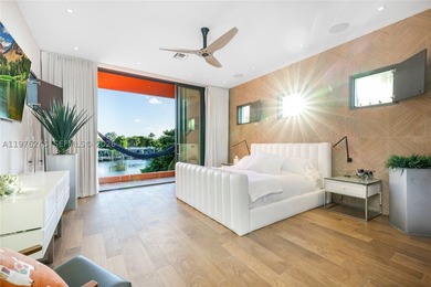 Discover an architectural showpiece where Modernist design meets - photo 22