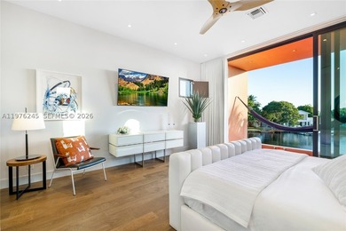 Discover an architectural showpiece where Modernist design meets - photo 24