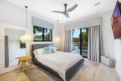 Discover an architectural showpiece where Modernist design meets - photo 25