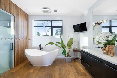 Discover an architectural showpiece where Modernist design meets - photo 28