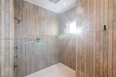 Discover an architectural showpiece where Modernist design meets - photo 29