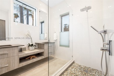 Discover an architectural showpiece where Modernist design meets - photo 30