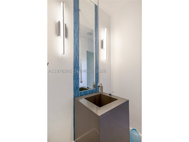 Discover an architectural showpiece where Modernist design meets - photo 31