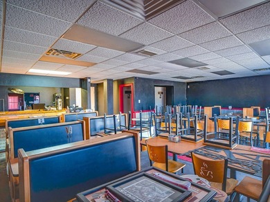 Full service restaurant with high traffic Visibility and