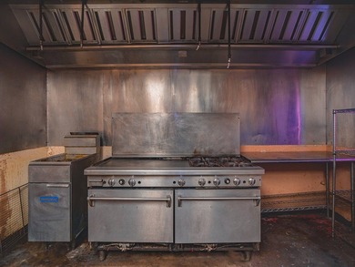 Full service restaurant with high traffic Visibility and