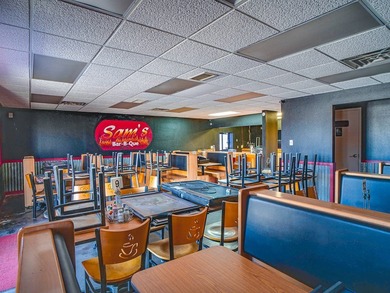 Full service restaurant with high traffic Visibility and
