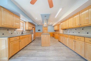 Opportunity knocks in the heart of Wildwood, one of Longview's - photo 3