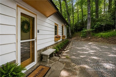 Classic Blowing Rock cottage filled with the timeless charm and - photo 3
