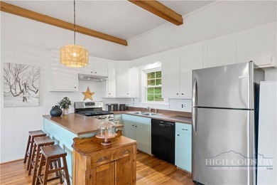 Classic Blowing Rock cottage filled with the timeless charm and - photo 10