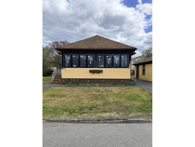 Beautiful bungalow style home. Set up for single floor - photo 2