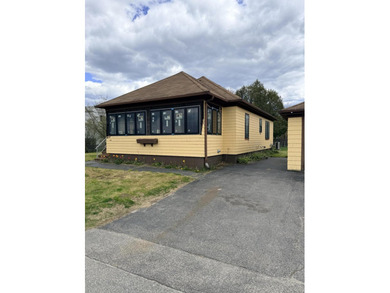Beautiful bungalow style home. Set up for single floor - photo 3