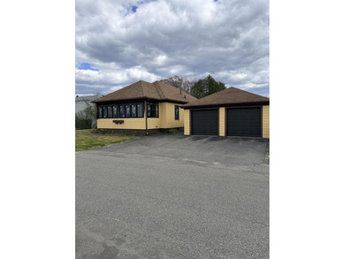 Beautiful bungalow style home. Set up for single floor - photo 5