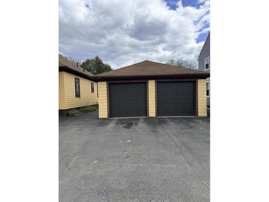 Beautiful bungalow style home. Set up for single floor - photo 7