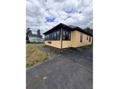 Beautiful bungalow style home. Set up for single floor - photo 8