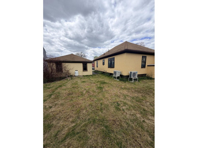 Beautiful bungalow style home. Set up for single floor - photo 10