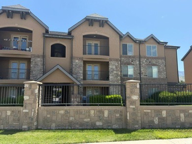 Welcome to this amazing TOP LEVEL 3 bedroom and 2 full Bathroom - photo 1