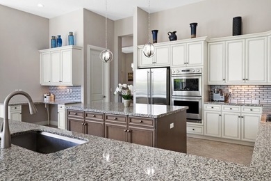 Flexible 4-bedroom home with a large guest suite/office that - photo 15