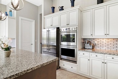 Flexible 4-bedroom home with a large guest suite/office that - photo 16