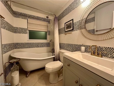 You don't need the Midas touch to appreciate the understated - photo 22