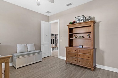 Flexible 4-bedroom home with a large guest suite/office that - photo 38