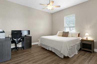 Flexible 4-bedroom home with a large guest suite/office that - photo 43