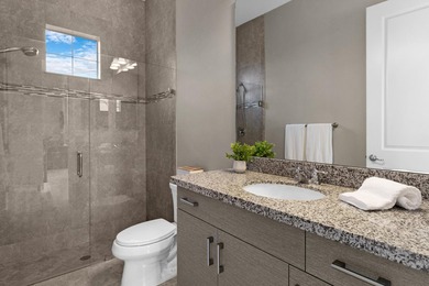 Flexible 4-bedroom home with a large guest suite/office that - photo 45